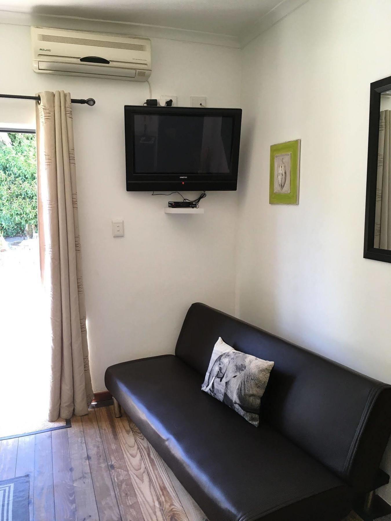 Ons Stee Bed And Breakfast Уелингтън Екстериор снимка