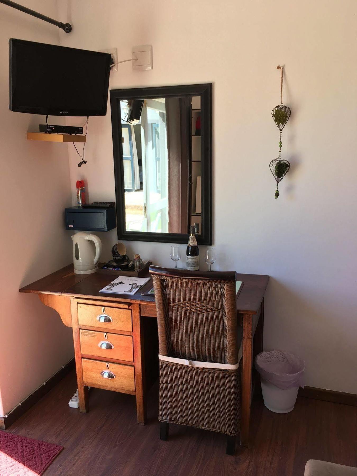 Ons Stee Bed And Breakfast Уелингтън Екстериор снимка