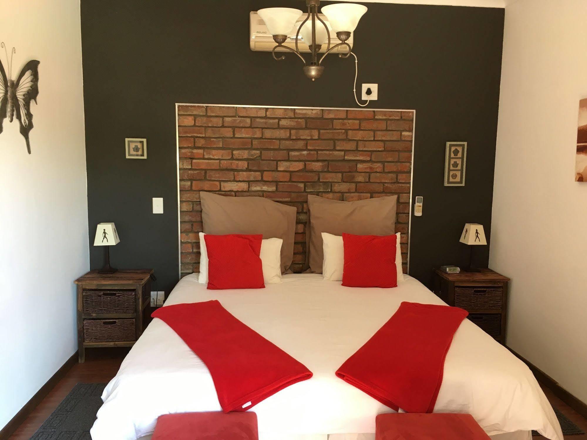 Ons Stee Bed And Breakfast Уелингтън Екстериор снимка