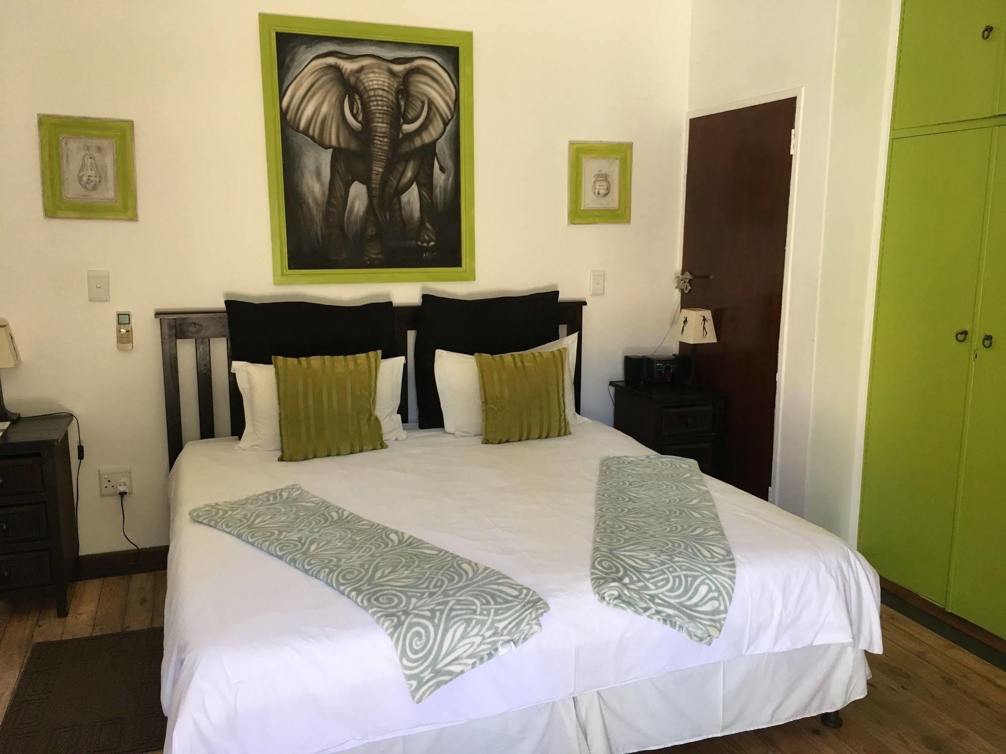 Ons Stee Bed And Breakfast Уелингтън Екстериор снимка