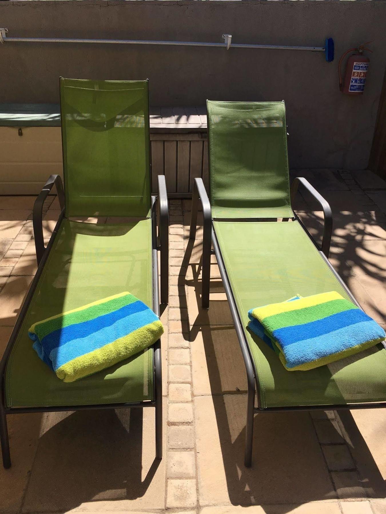 Ons Stee Bed And Breakfast Уелингтън Екстериор снимка
